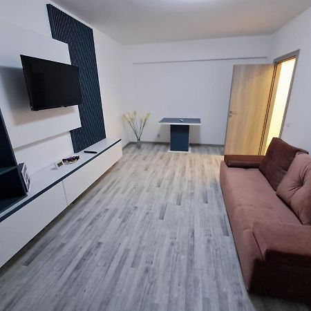 Happy Rental Apartments 2 Craiova Buitenkant foto