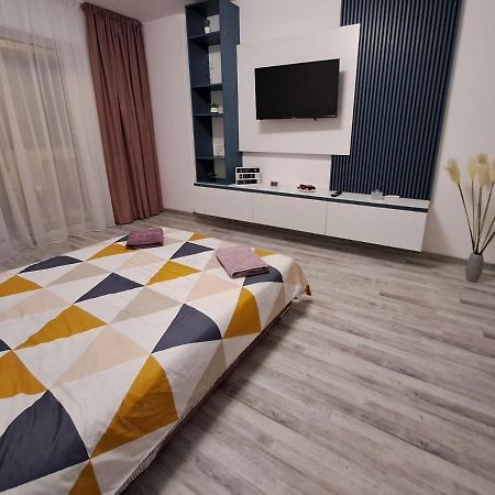 Happy Rental Apartments 2 Craiova Buitenkant foto
