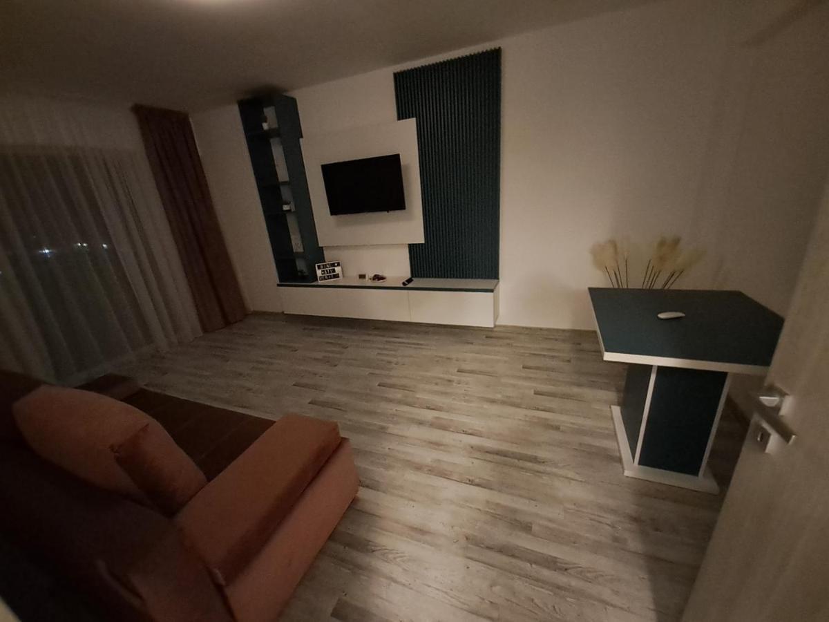 Happy Rental Apartments 2 Craiova Buitenkant foto