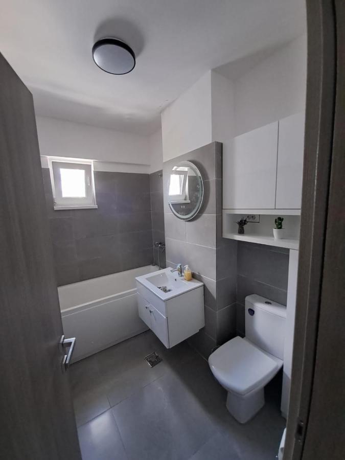 Happy Rental Apartments 2 Craiova Buitenkant foto