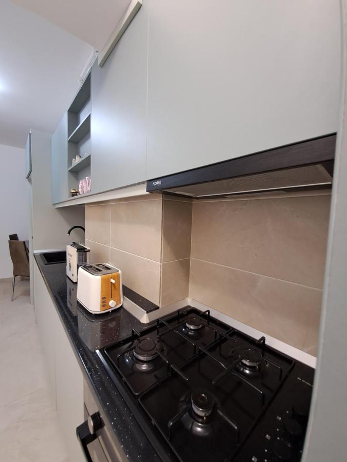 Happy Rental Apartments 2 Craiova Buitenkant foto