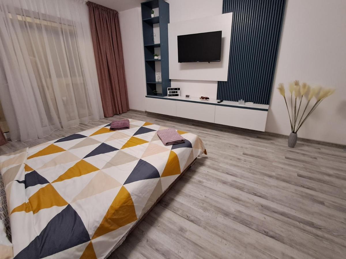 Happy Rental Apartments 2 Craiova Buitenkant foto